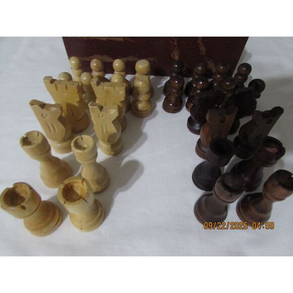 Vintage Fleur-de-lis wooden box chess set with wooden pieces slide top box - Picture 8 of 11